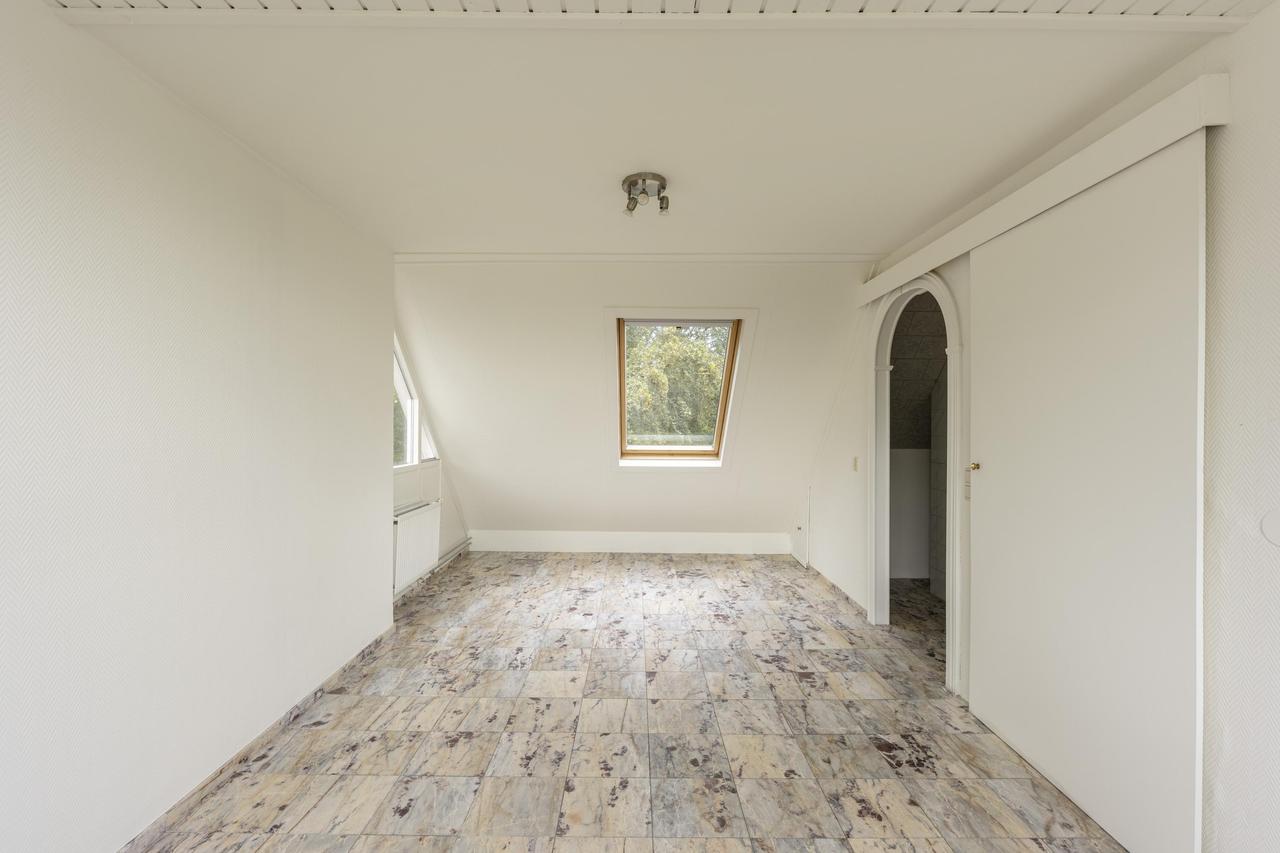 Corner house with wraparound garden in Wassenaar - Image 39
