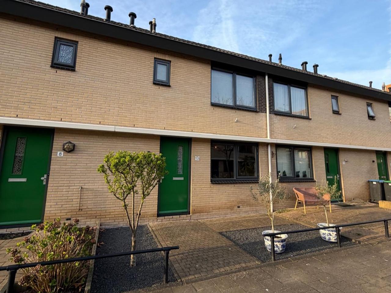 106 m² Corner House with Garden in Barendrecht - Image 1