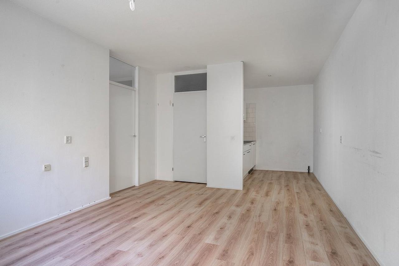 1-Bedroom Apartment with Balcony in Rijswijk - Image 3