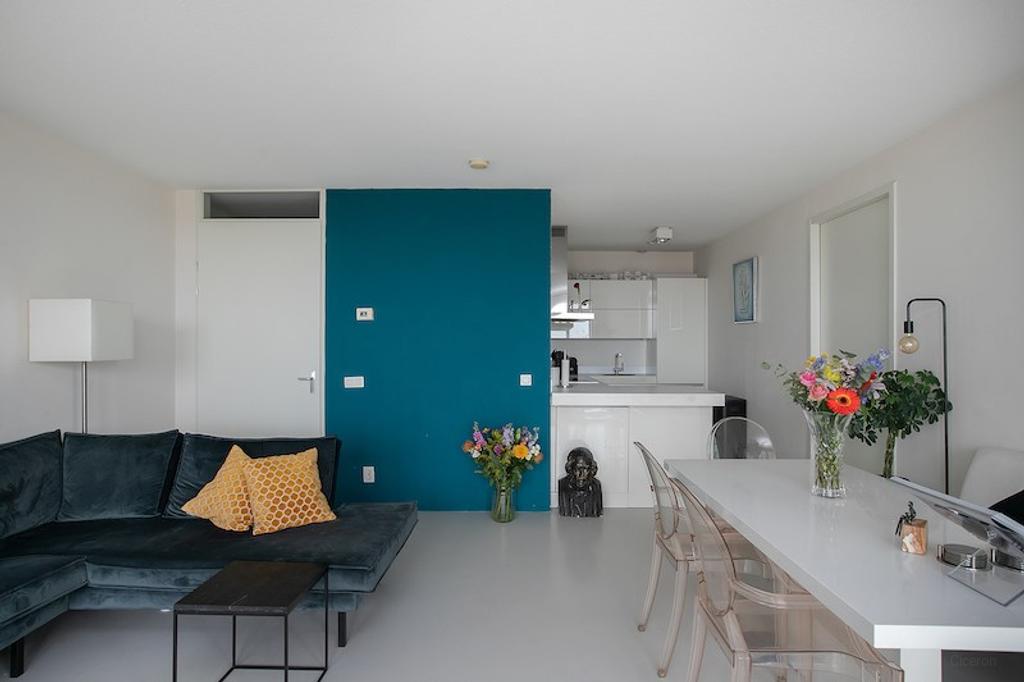 Furnished 3-Room Apartment with Terrace - Image 3