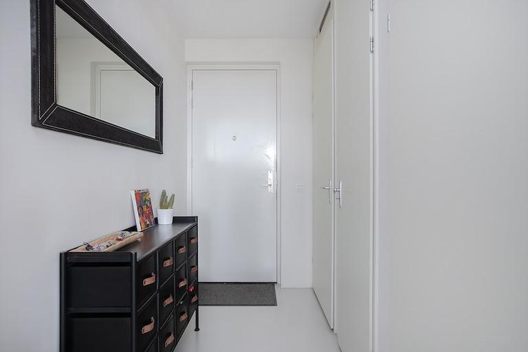 Furnished 3-Room Apartment with Terrace - Image 12