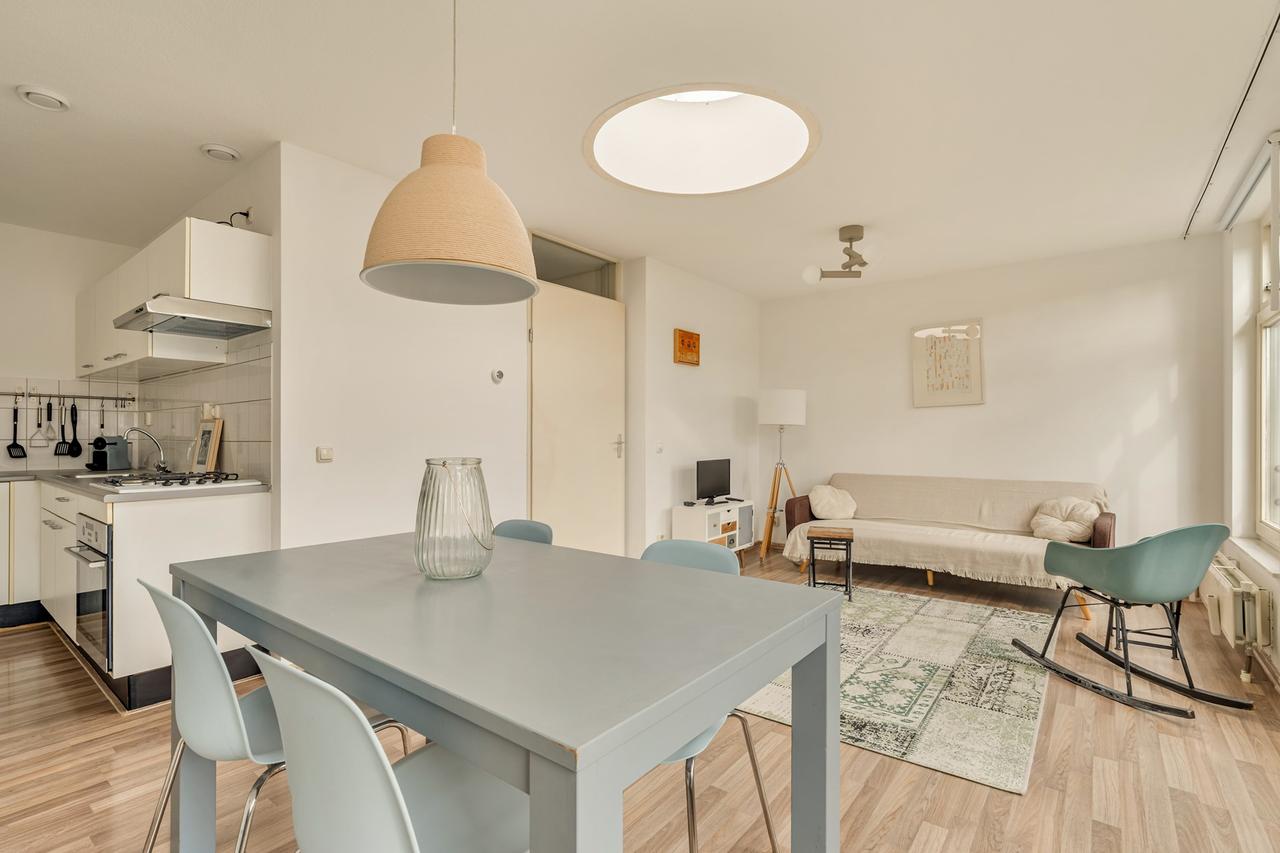 Furnished apartment with roof terrace in De Pijp - Image 10