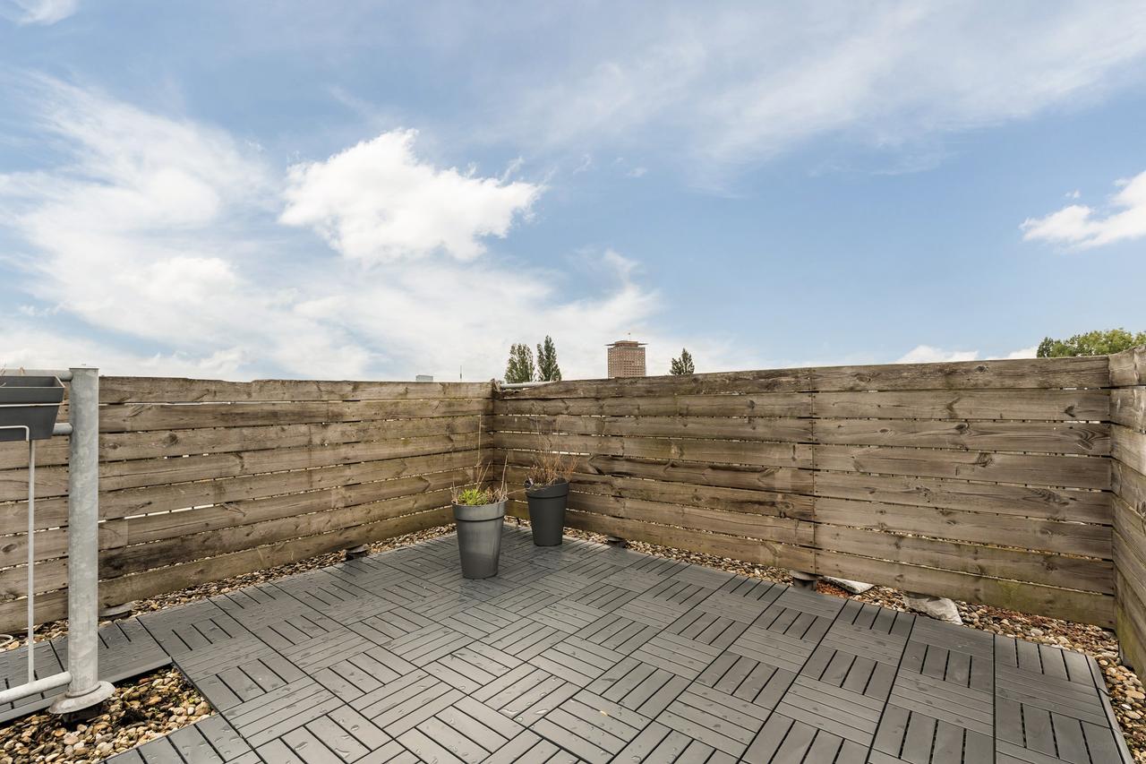 Furnished apartment with roof terrace in De Pijp - Image 14