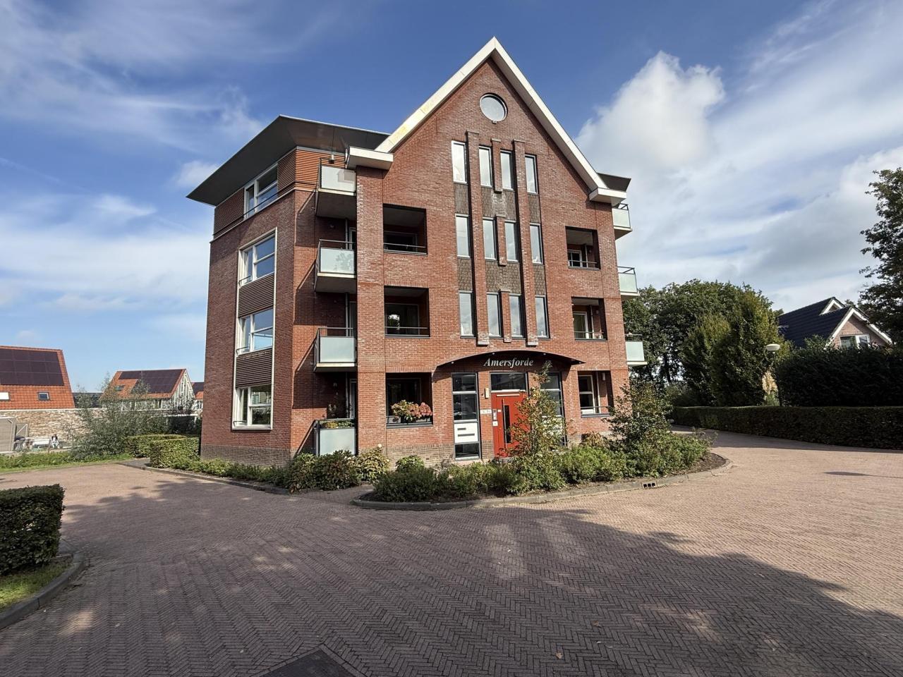 100 m² apartment with balcony in Achterveld - Image 1
