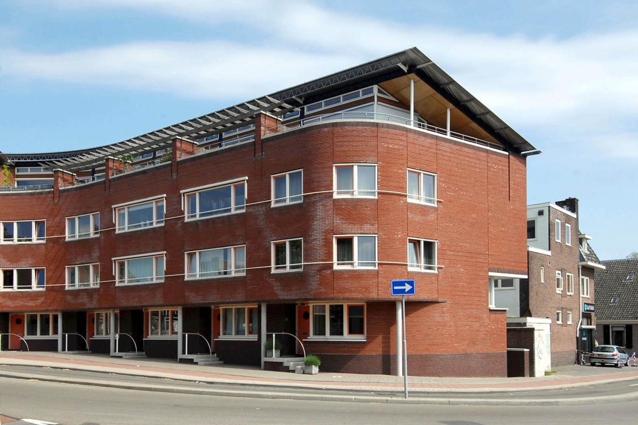Gemeubileerde stadswoning met garage - Afbeelding 1