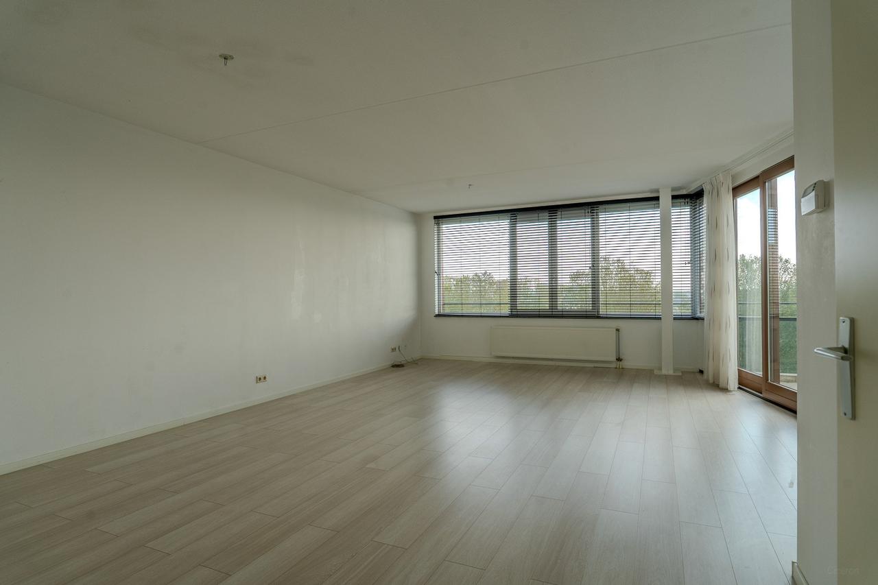 101 m² Apartment with Balcony and Parking - Image 1