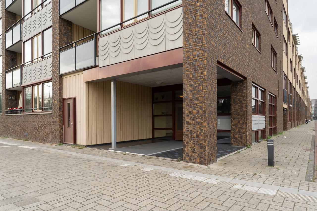 101 m² Apartment with Balcony and Parking - Image 3