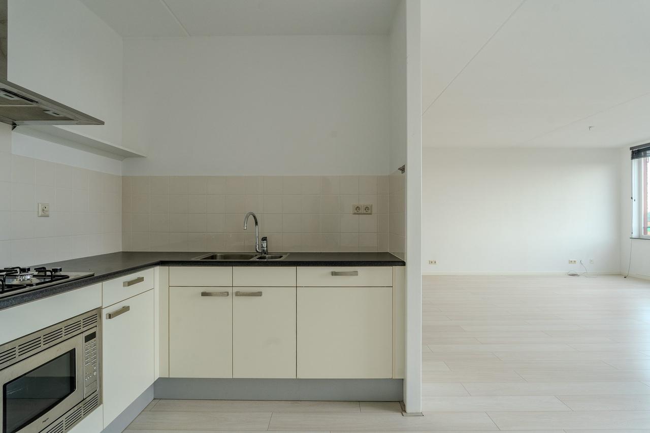 101 m² Apartment with Balcony and Parking - Image 14