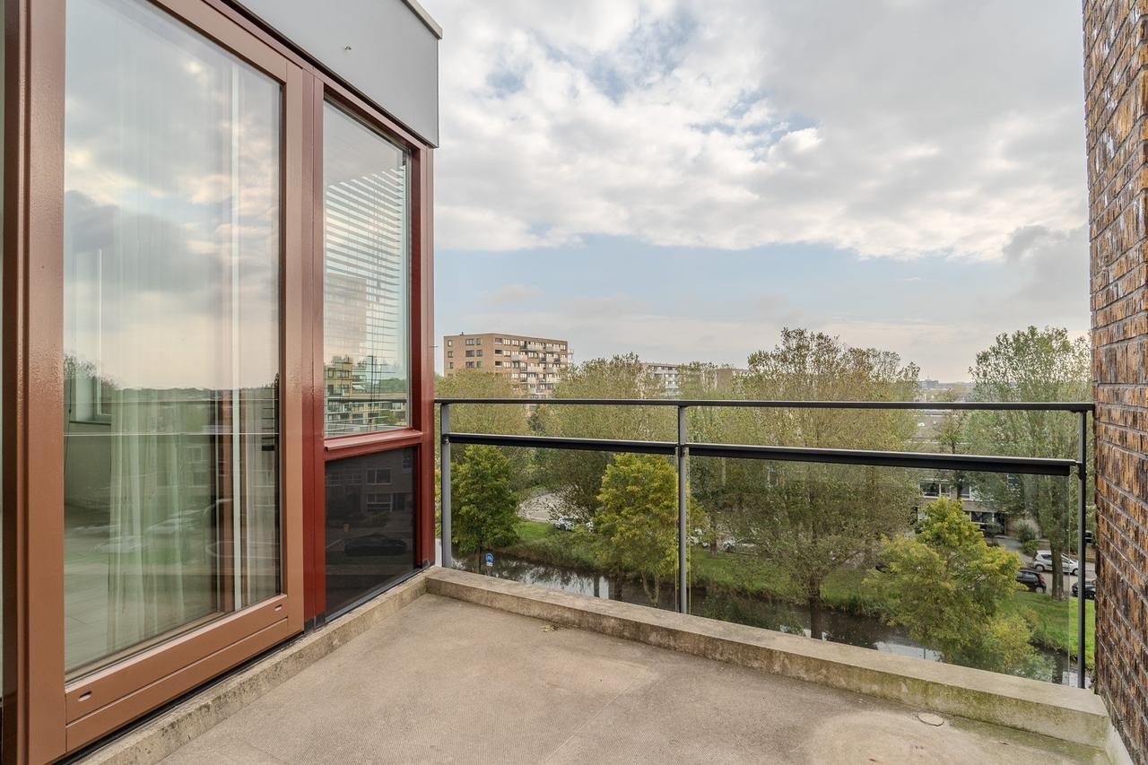 101 m² Apartment with Balcony and Parking - Image 18