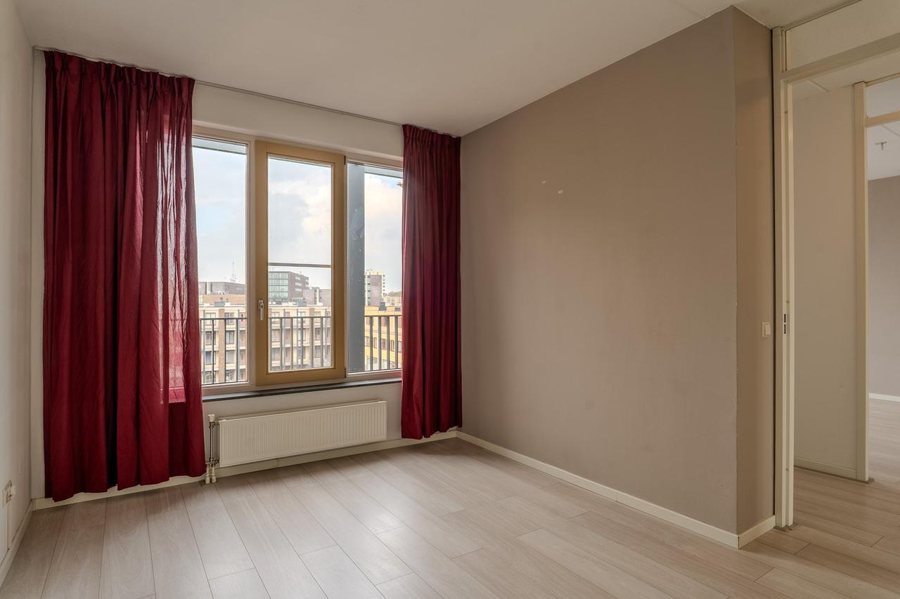 101 m² Apartment with Balcony and Parking - Image 21