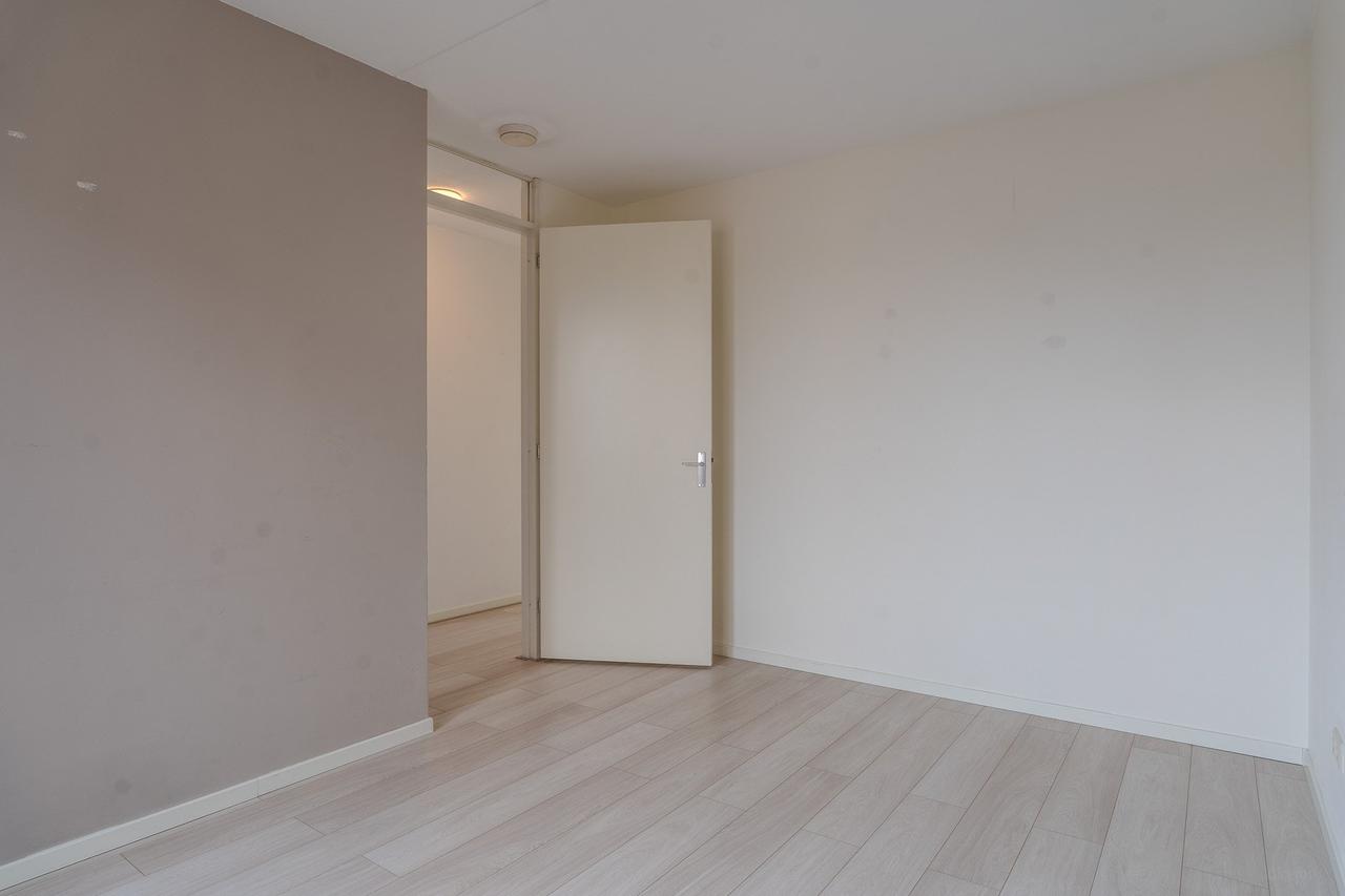 101 m² Apartment with Balcony and Parking - Image 22