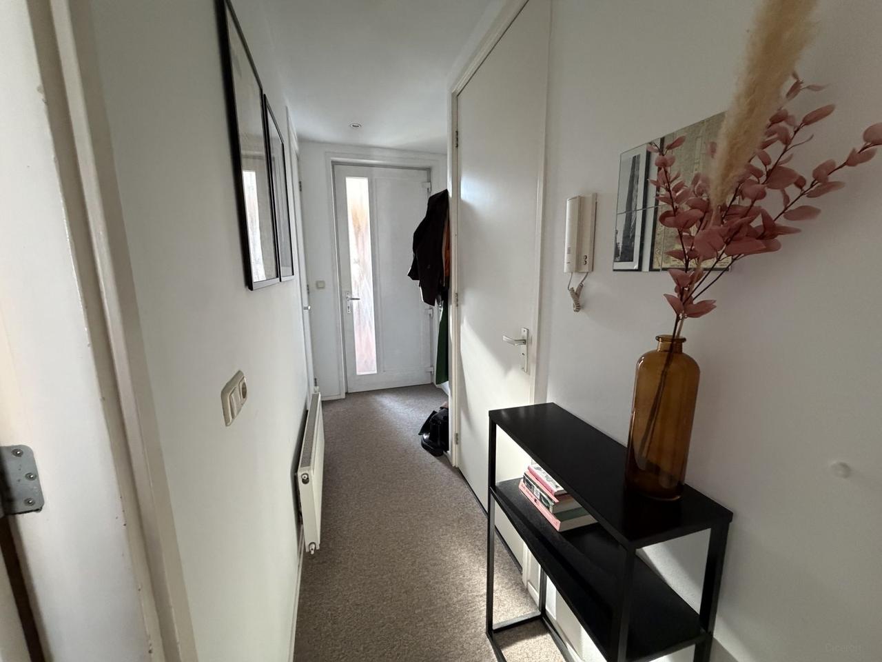 Apartment with Roof Terrace in Assendorp - Image 2