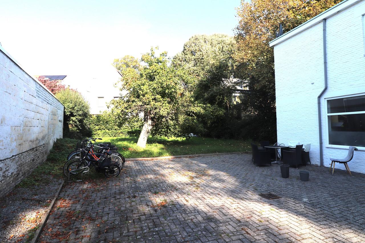 Furnished room with private kitchen - Image 13