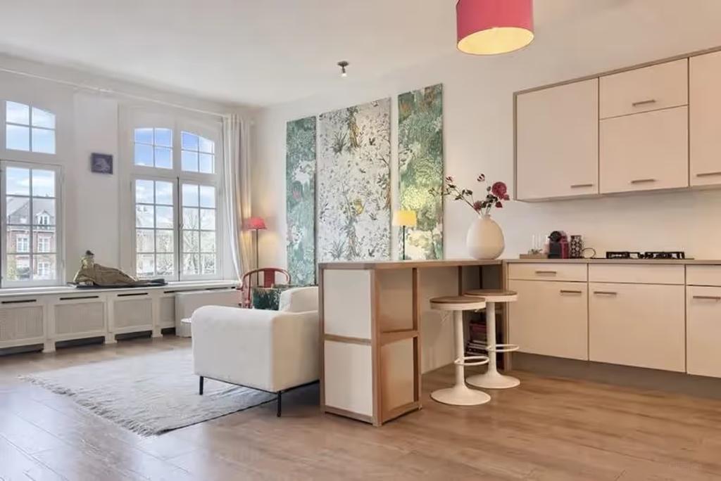 Gemeubileerd 3-kamerappartement met 2 balkons - Afbeelding 3