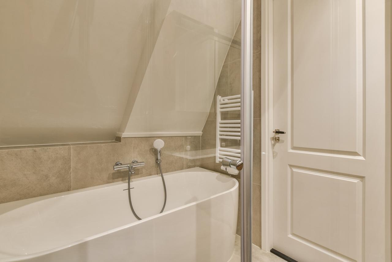 Four-Bedroom Home in Kinkerbuurt - Image 2