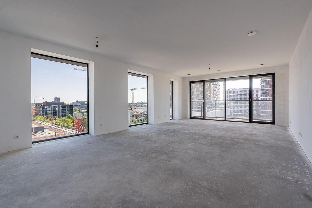 100 m² Corner Apartment with Balcony - Image 3