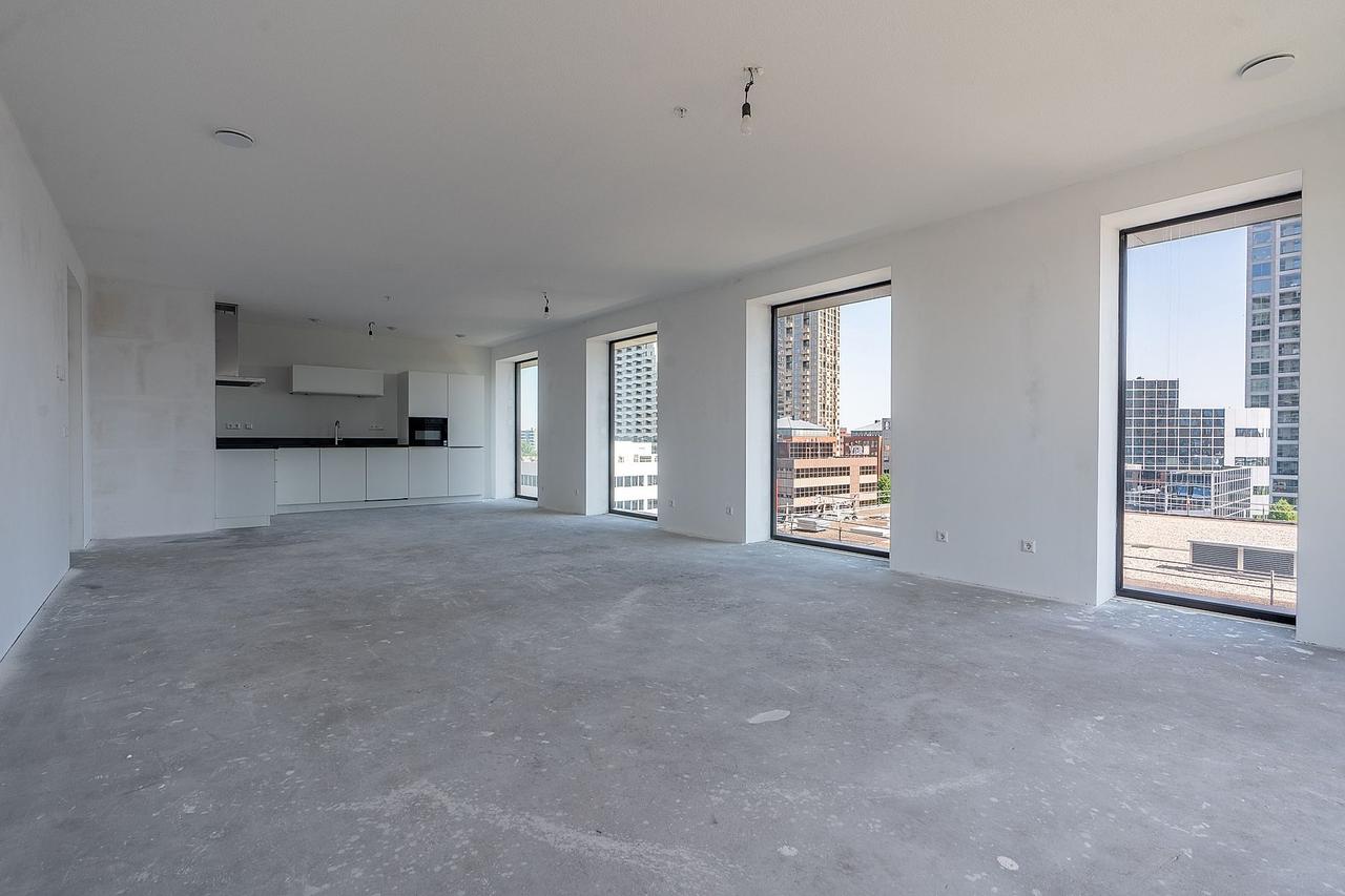 100 m² Corner Apartment with Balcony - Image 4