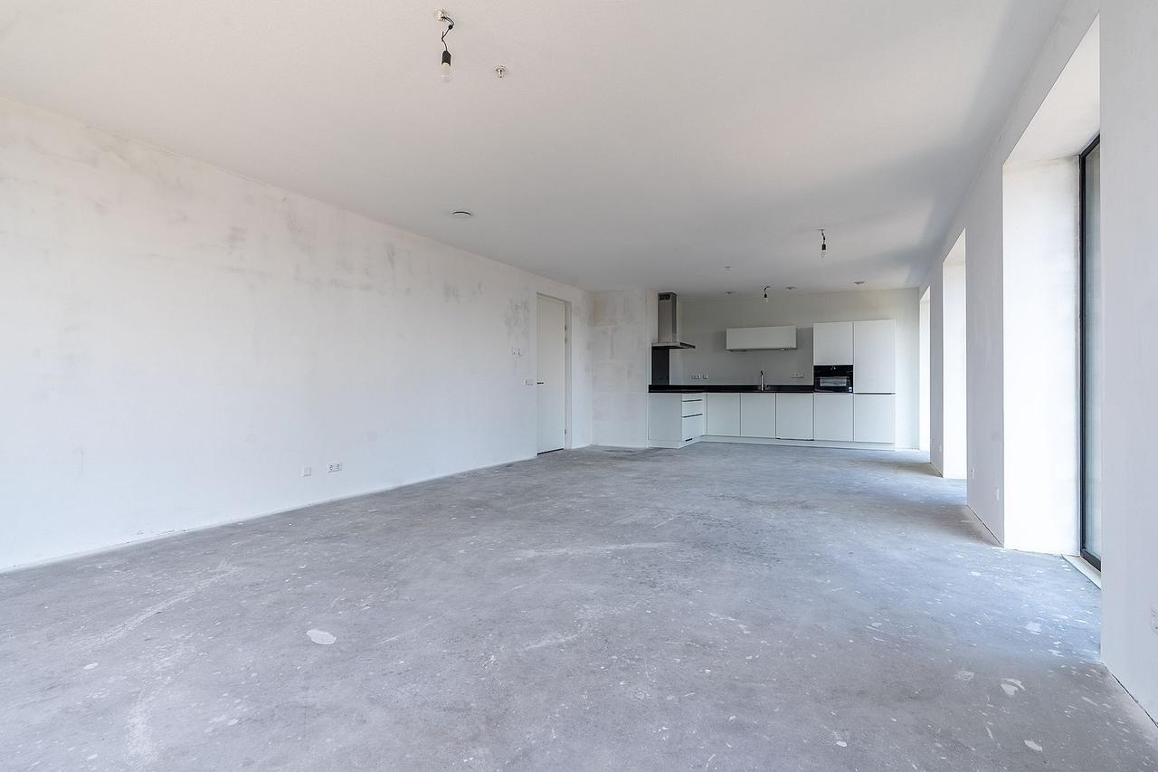 100 m² Corner Apartment with Balcony - Image 5