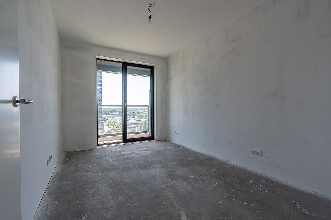 100 m² Corner Apartment with Balcony - Image 8