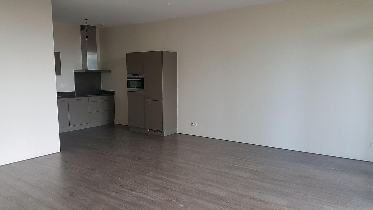 83 m² Apartment Next to Philips Stadium - Image 3