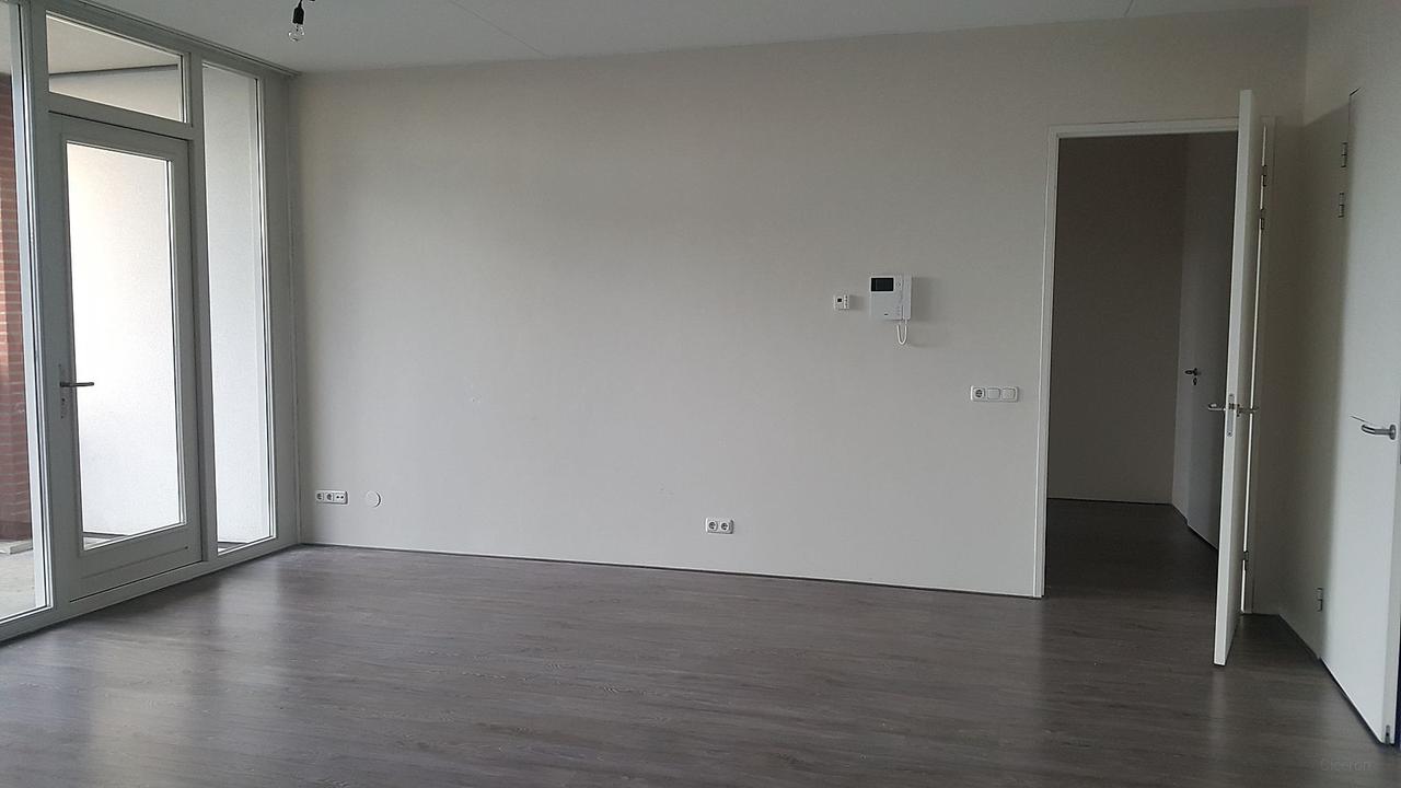 83 m² Apartment Next to Philips Stadium - Image 4