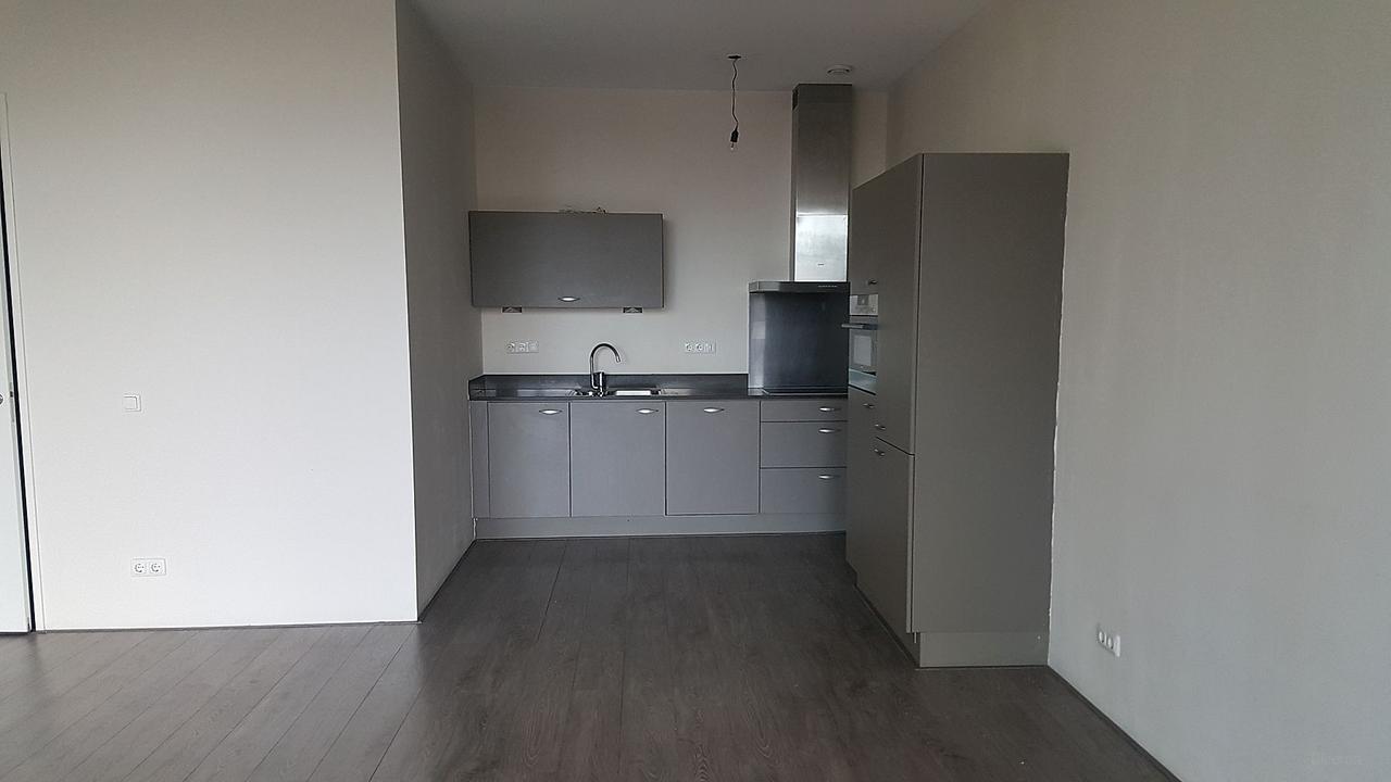83 m² Apartment Next to Philips Stadium - Image 5