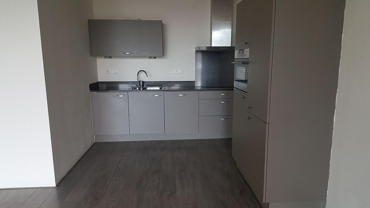 83 m² Apartment Next to Philips Stadium - Image 6