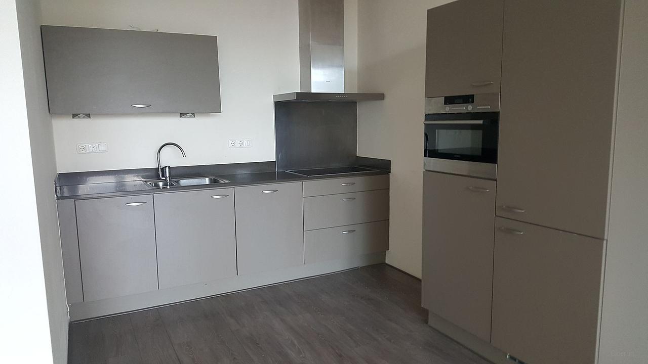 83 m² Apartment Next to Philips Stadium - Image 7