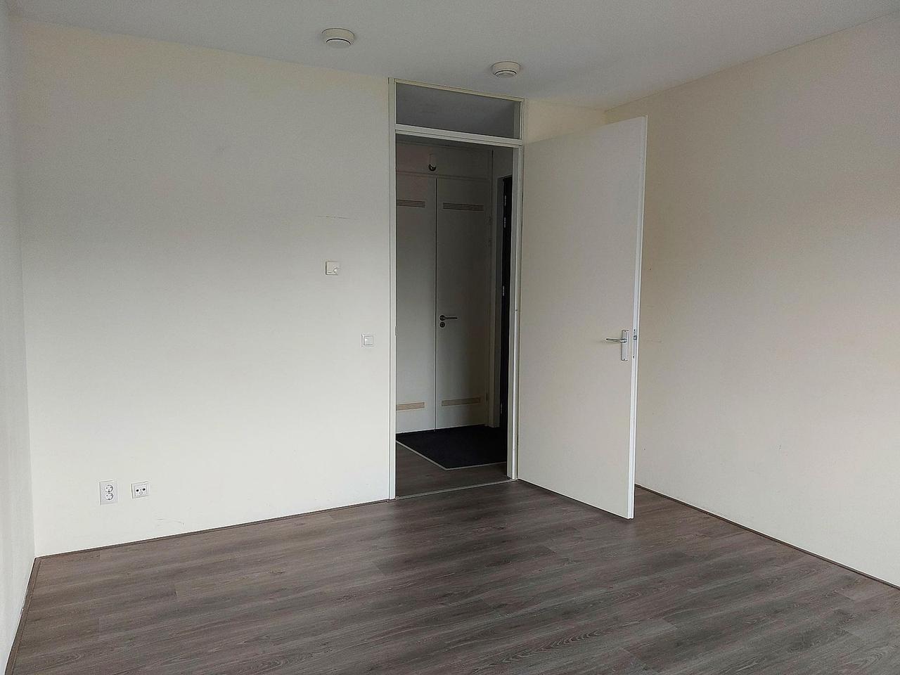 111 m² apartment on the 10th floor - Image 3