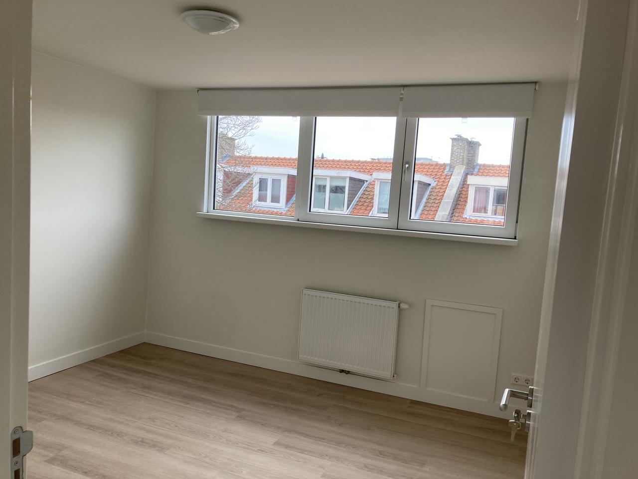 4-bedroom home with balcony in The Hague - Image 3