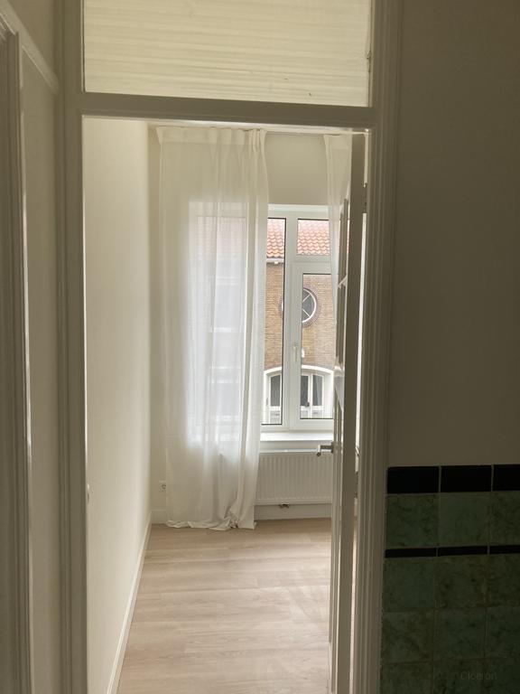 4-bedroom home with balcony in The Hague - Image 12