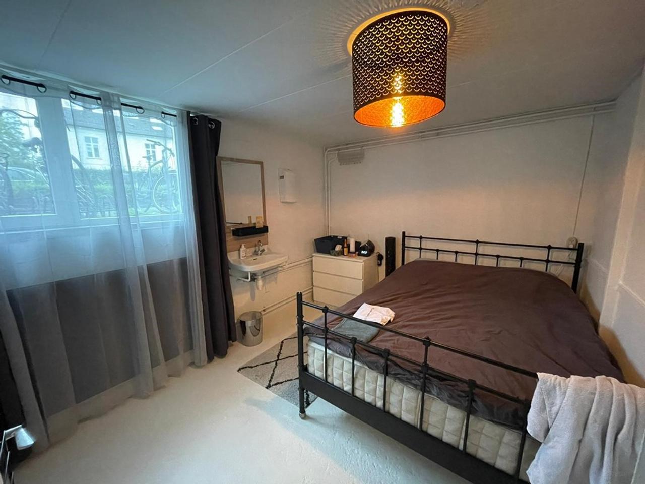 Studentenkamer van 12 m² met eigen wastafel - Afbeelding 2