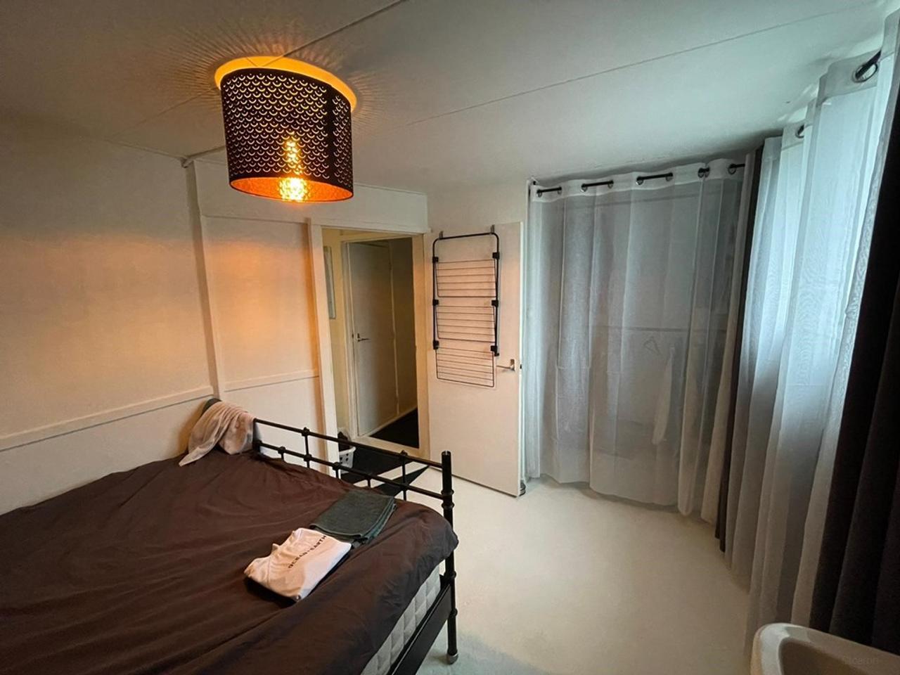 Studentenkamer van 12 m² met eigen wastafel - Afbeelding 3
