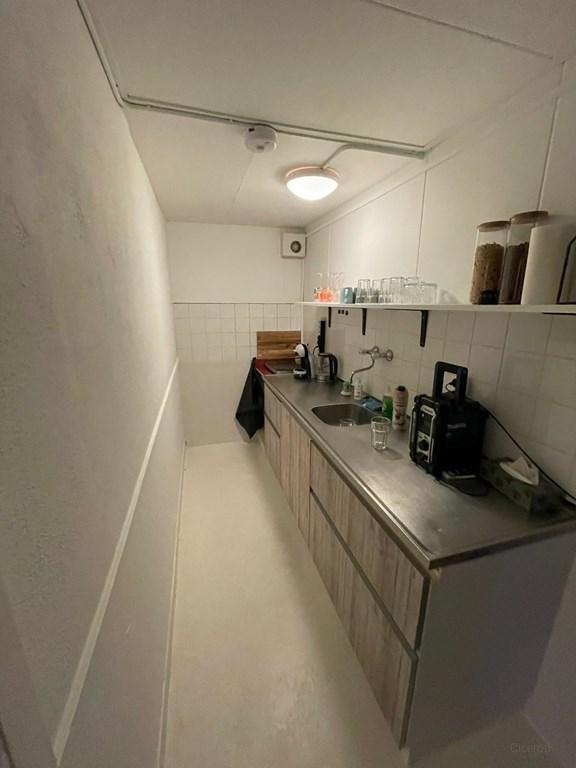 Studentenkamer van 12 m² met eigen wastafel - Afbeelding 4