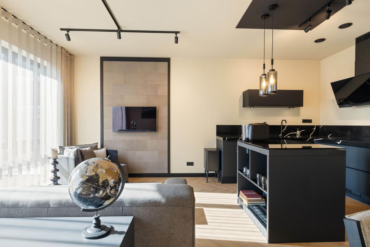 Gemeubileerd 2-kamerappartement met balkon - Afbeelding 1