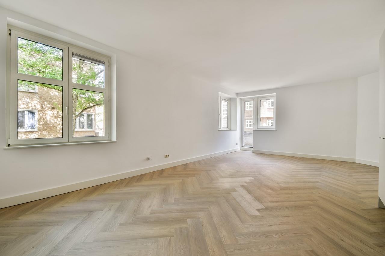 Corner apartment with balcony and 2 bathrooms - Image 3