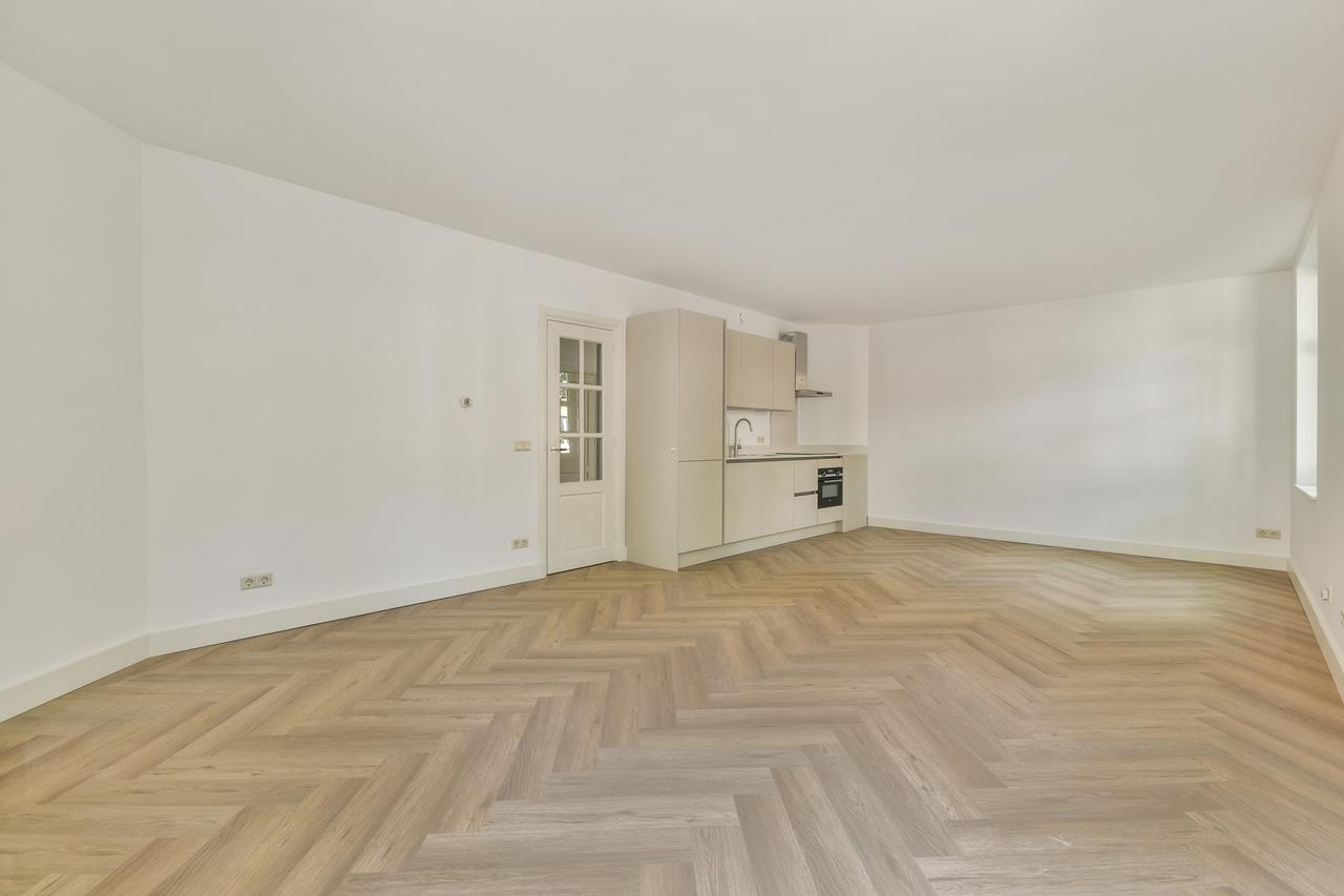 Corner apartment with balcony and 2 bathrooms - Image 4