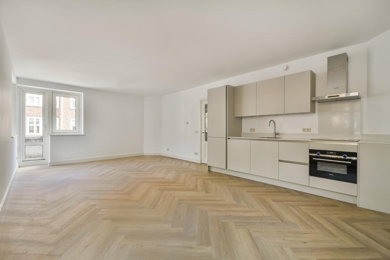 Corner apartment with balcony and 2 bathrooms - Image 5