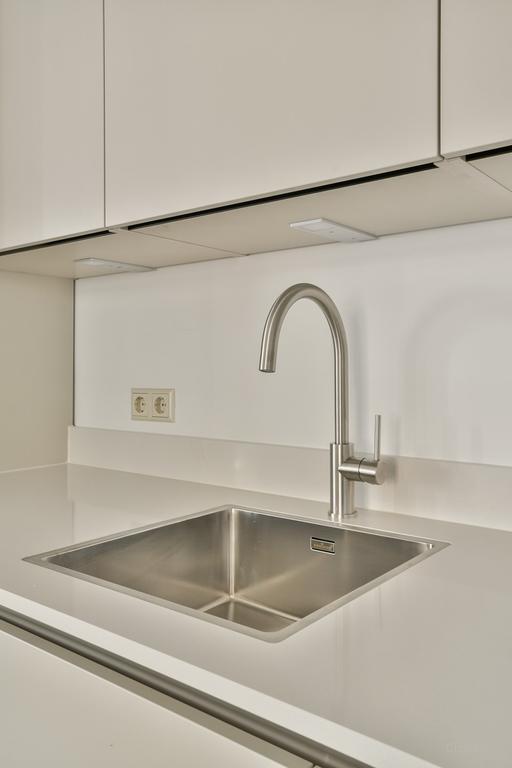 Corner apartment with balcony and 2 bathrooms - Image 10