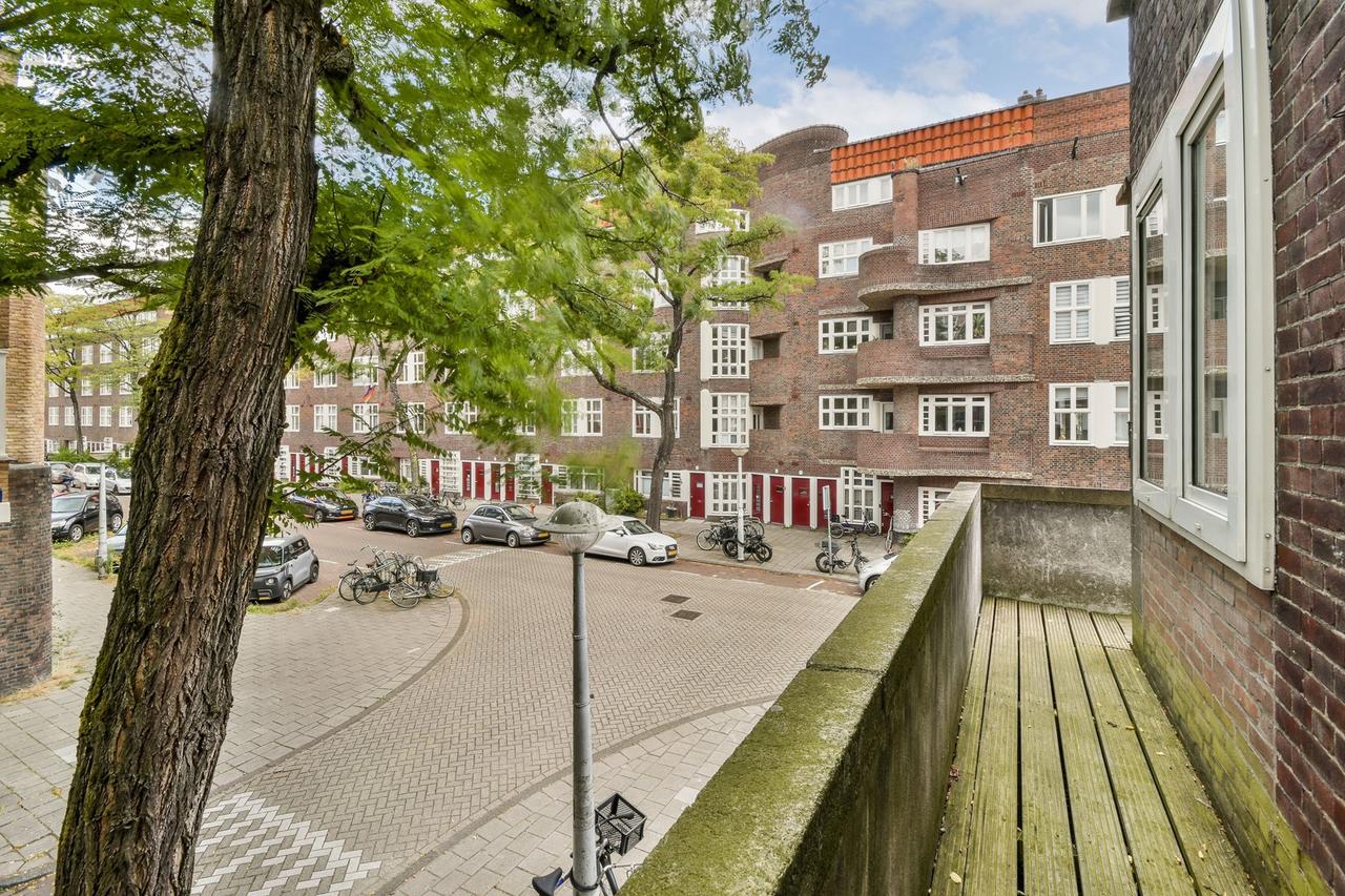 Corner apartment with balcony and 2 bathrooms - Image 12