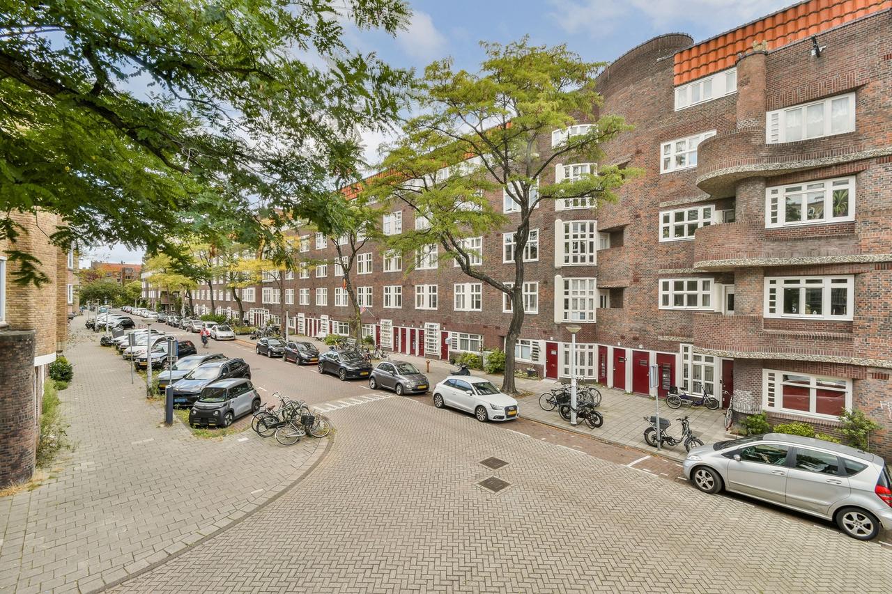 Corner apartment with balcony and 2 bathrooms - Image 13