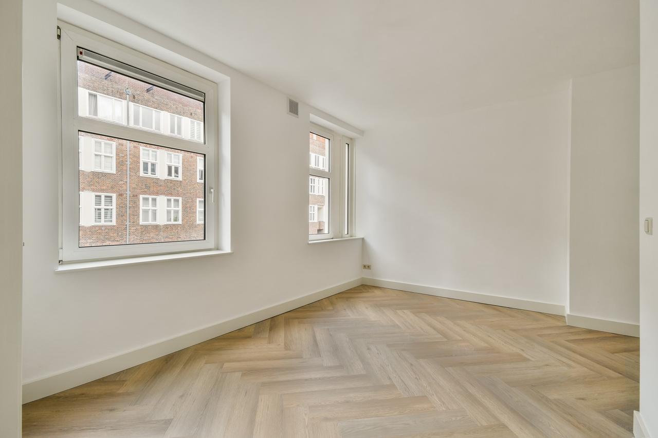Corner apartment with balcony and 2 bathrooms - Image 14
