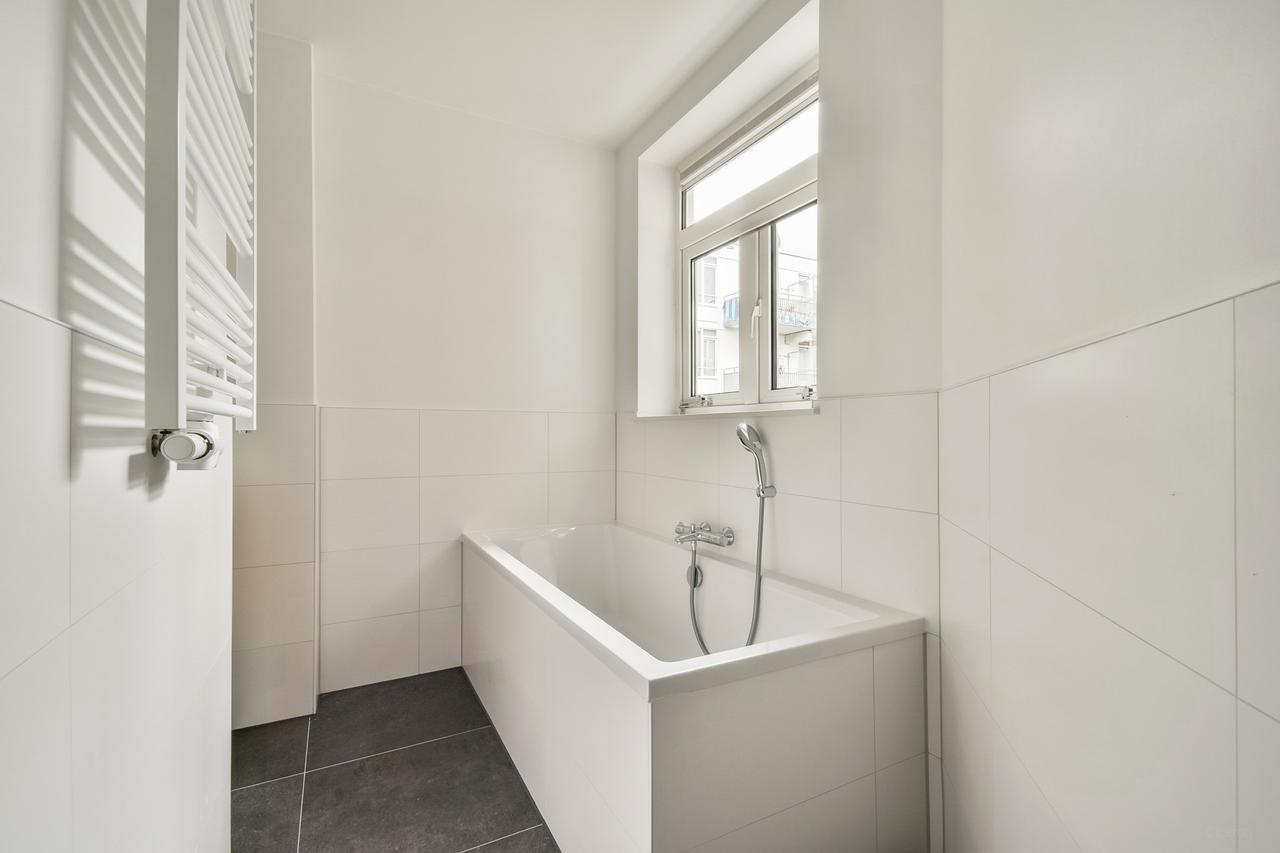 Corner apartment with balcony and 2 bathrooms - Image 16