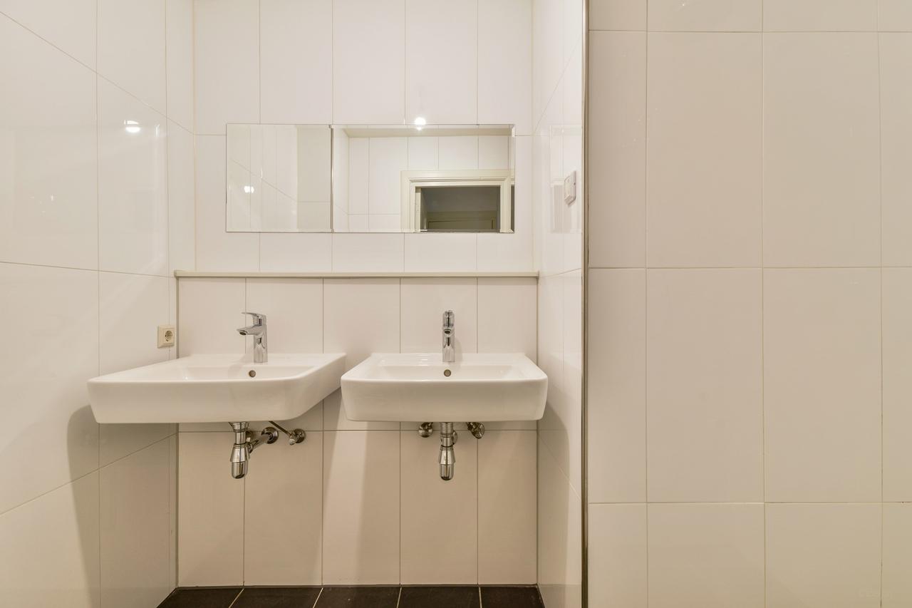 Corner apartment with balcony and 2 bathrooms - Image 20