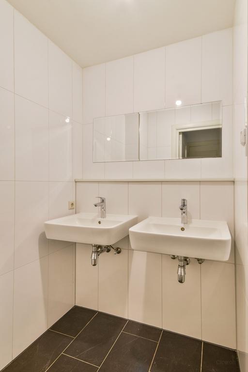 Corner apartment with balcony and 2 bathrooms - Image 23