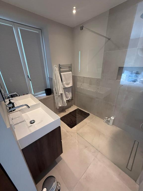 Gemeubileerd 3-kamerappartement bij park - Afbeelding 14