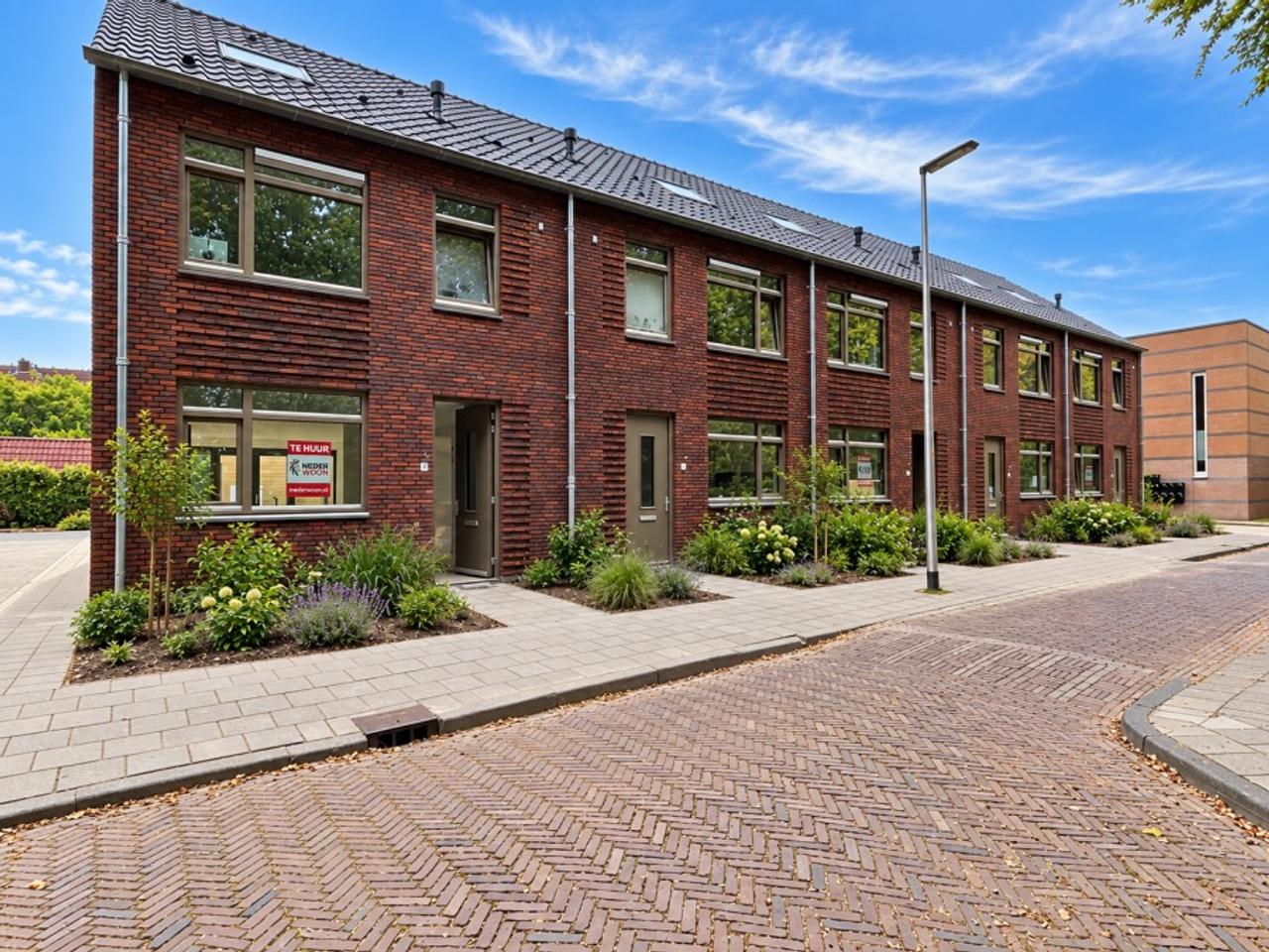 Tussenwoning met tuin in Deventer - Afbeelding 1