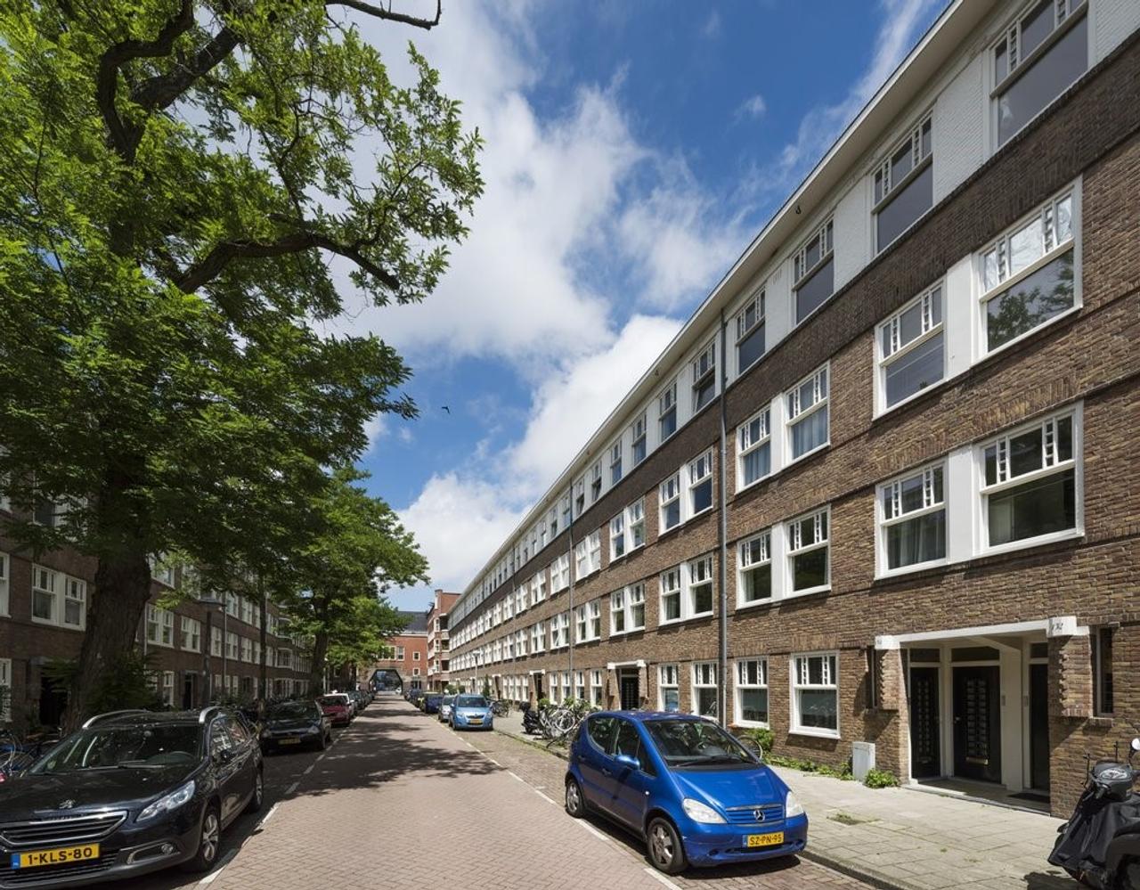 50 m² appartement met balkon in De Baarsjes - Afbeelding 1