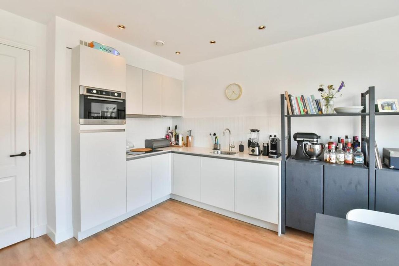 Apartment with Sunny Balcony on Westlandgracht - Image 6