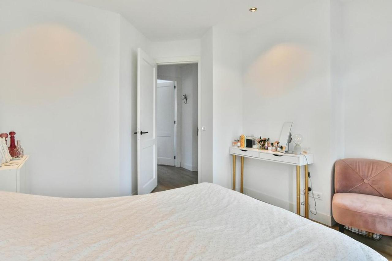 Apartment with Sunny Balcony on Westlandgracht - Image 11
